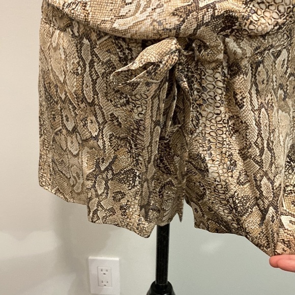 Bcbgmaxazria Romper Marcelle Python Print Silk  Shorts - Picture 6 of 16
